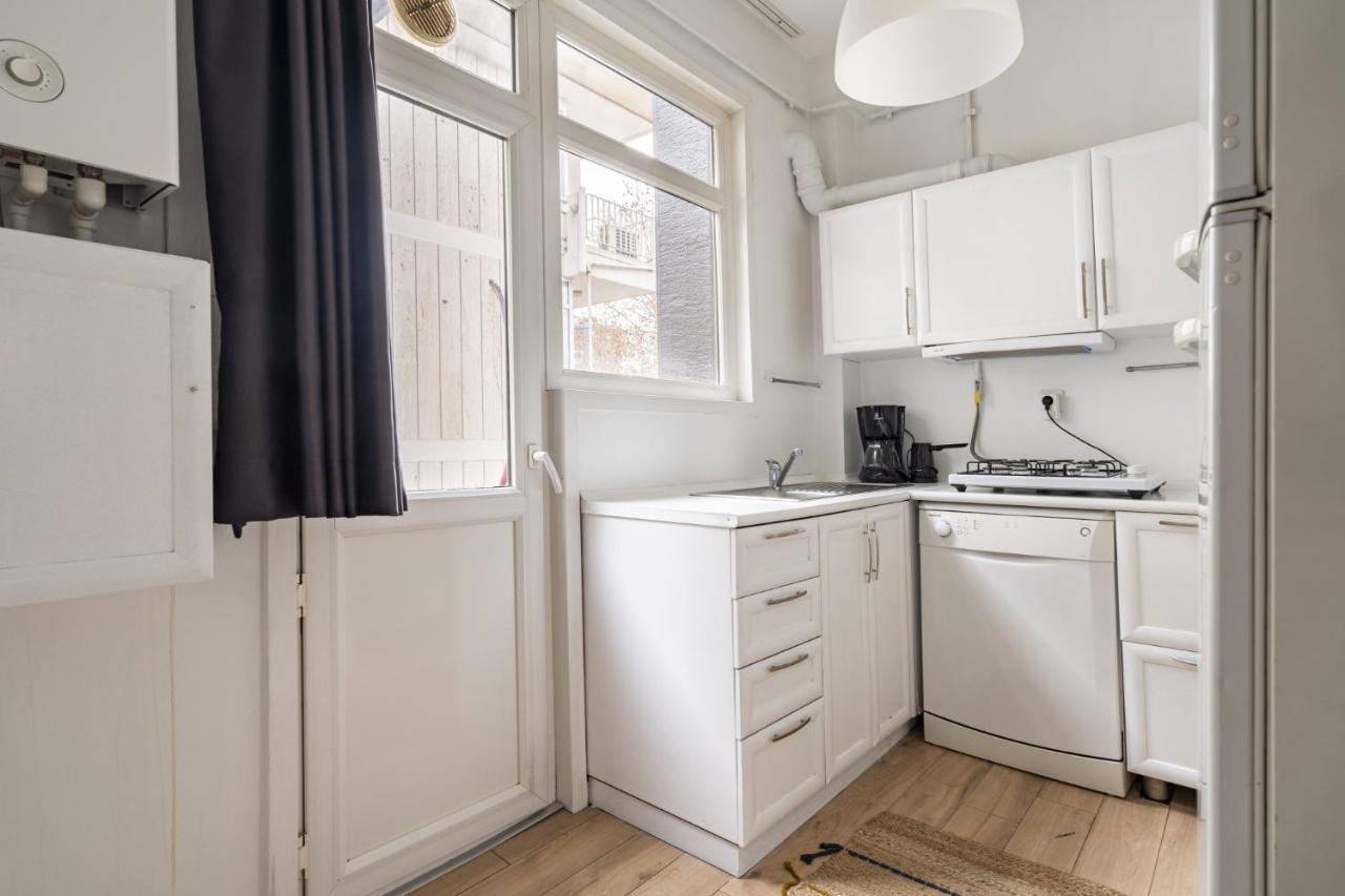 Specious And Stylish Near Bagdat Street With Excellent Location In Kadikoy Apartment